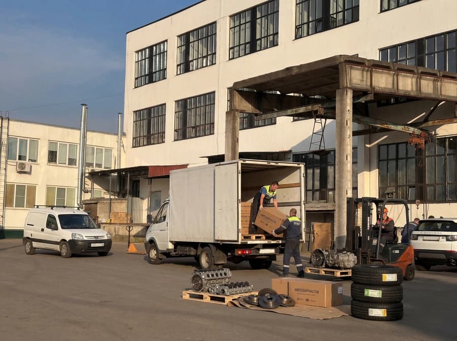 Склад запчастей DELOR PARTS